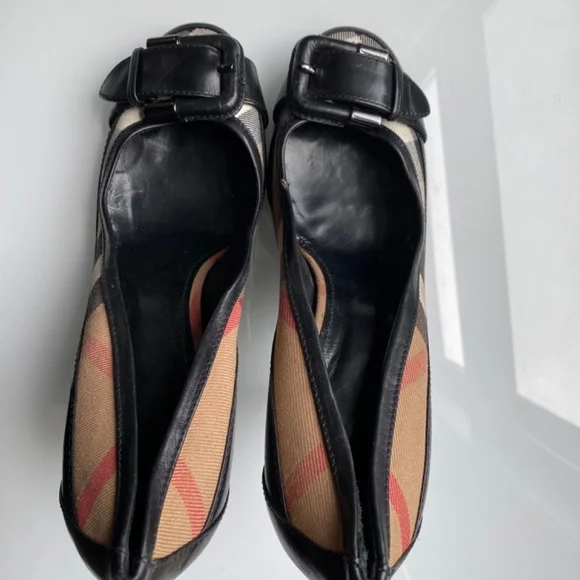 Burberry Buckle Heels - Picture 2 of 3